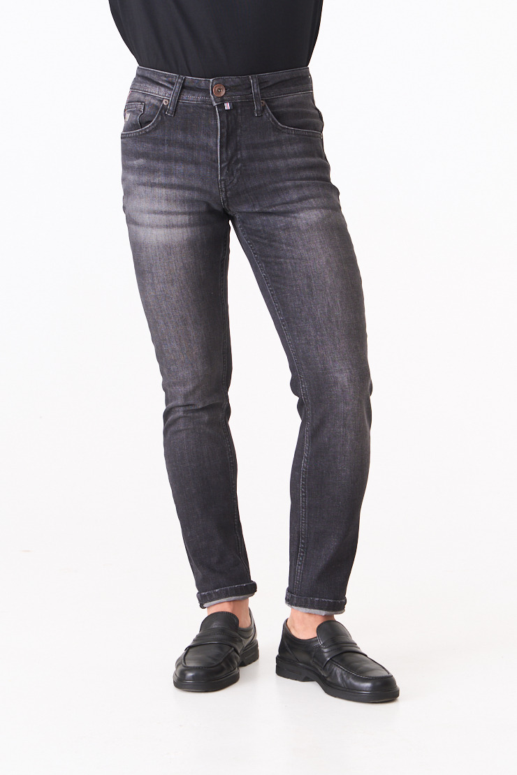 Джинси вузького крою 