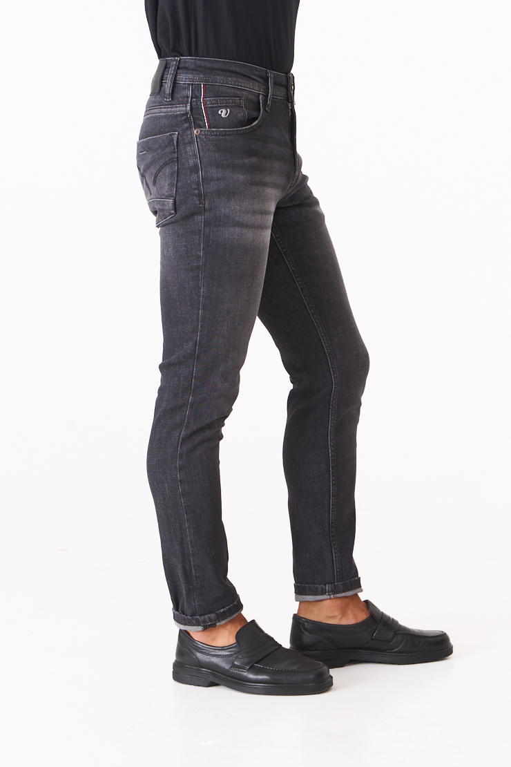 Джинси вузького крою 