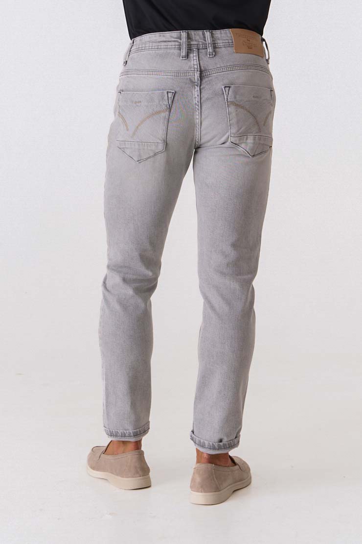 Джинси вузького крою 