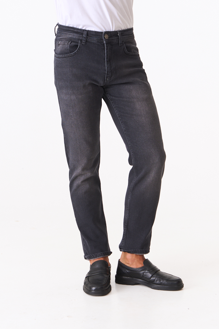 Джинси вузького крою