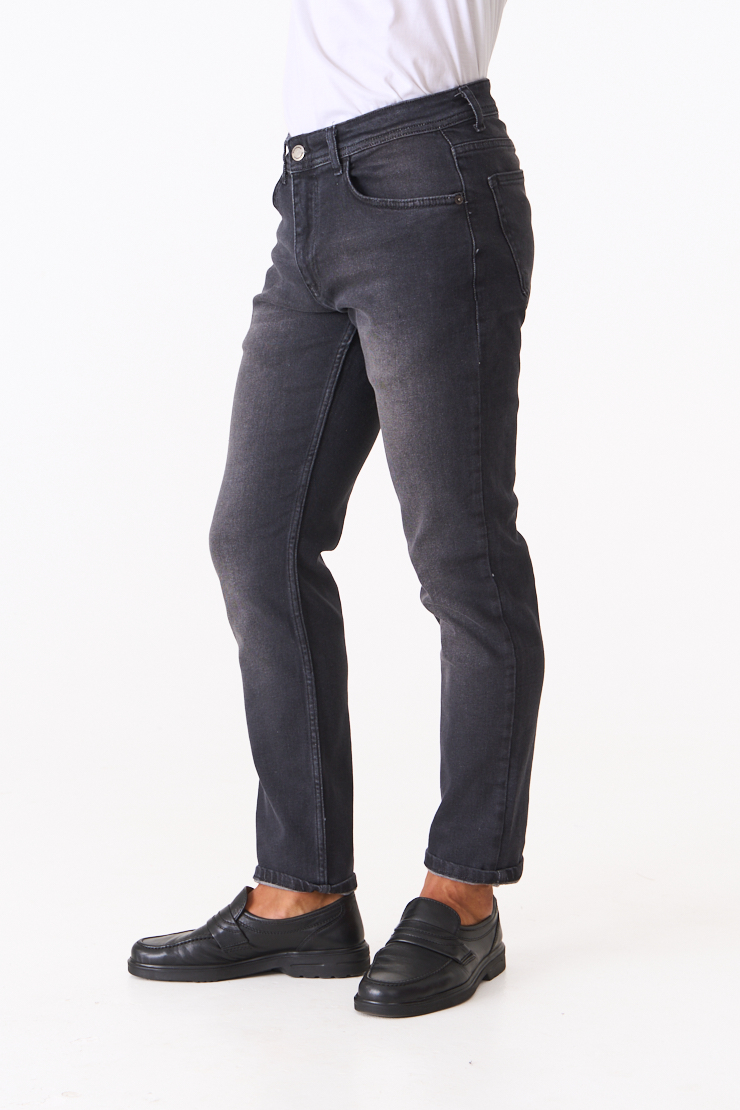 Джинси вузького крою