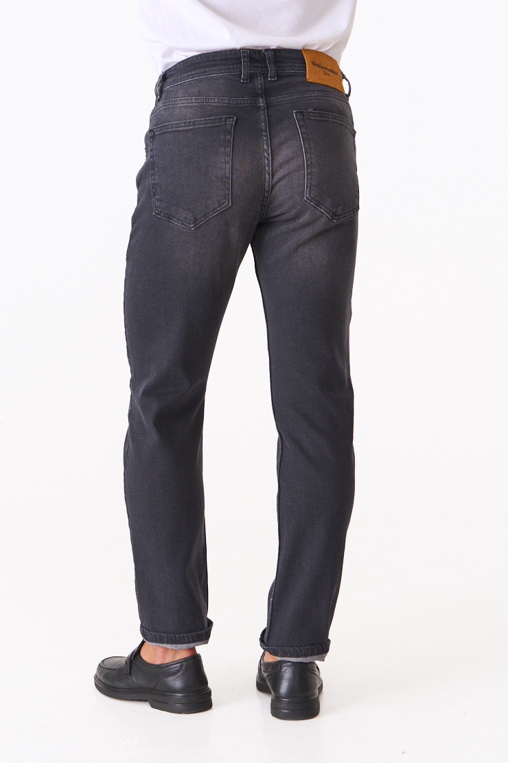 Джинси вузького крою