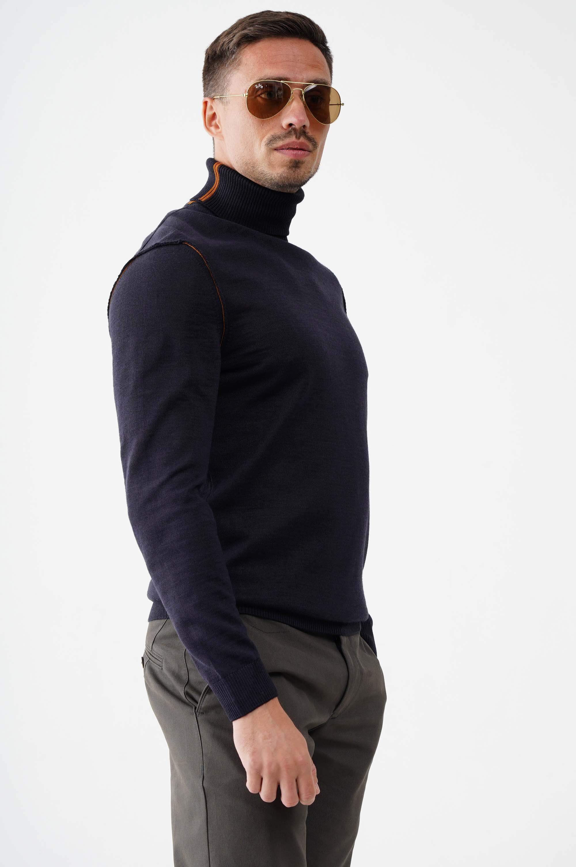 Светр на основі вовни з високим коміром