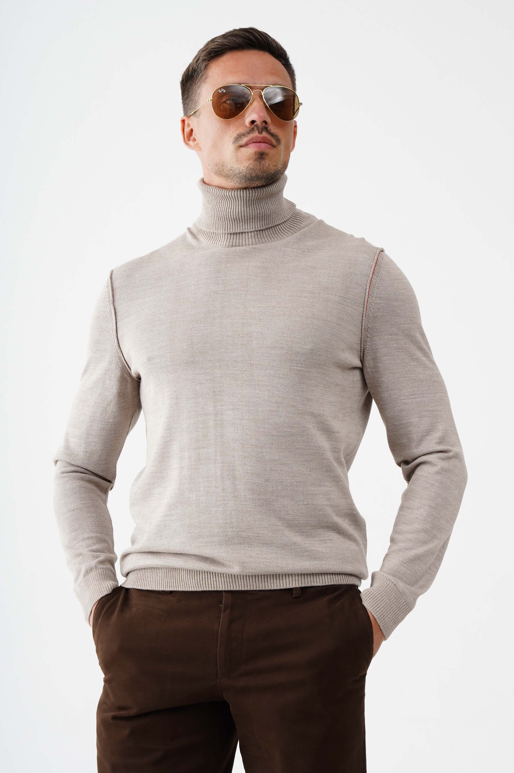 Светр на основі вовни з високим коміром