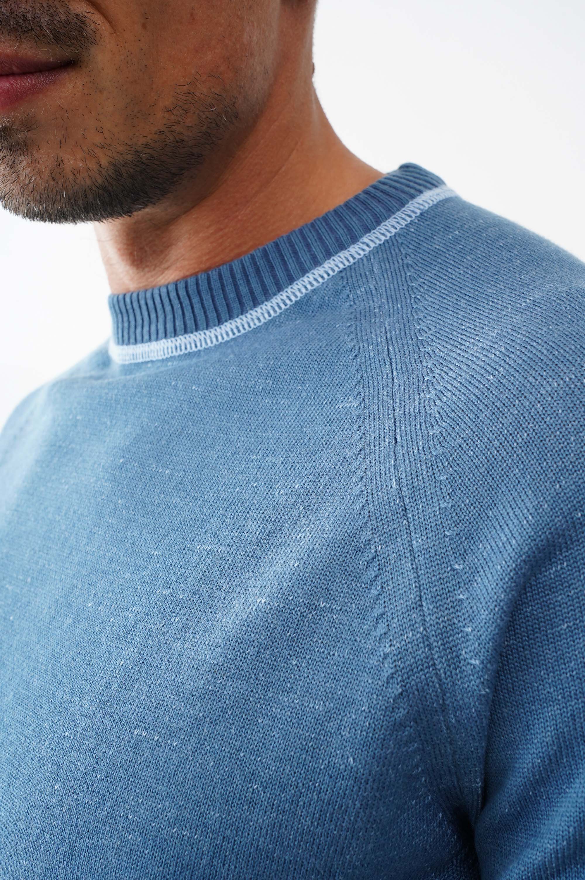 Светр з круглим горлом