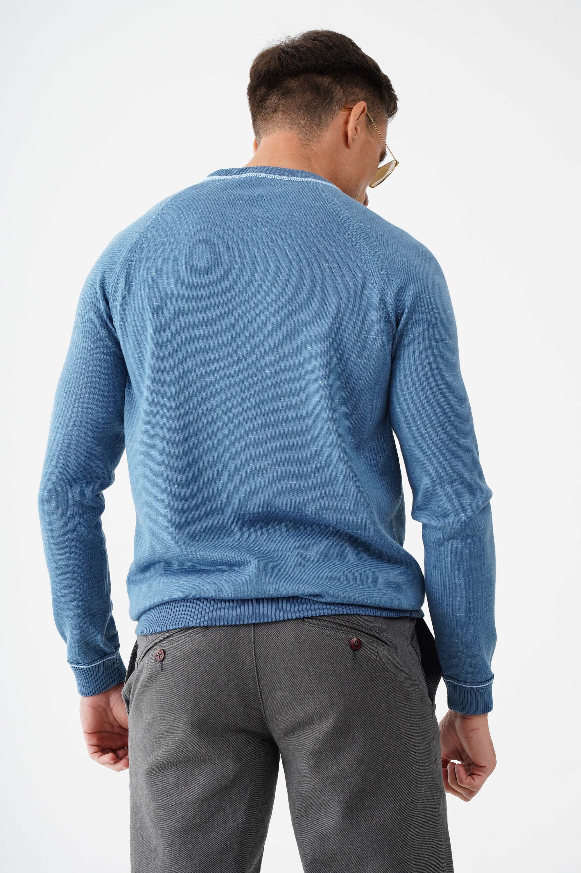 Светр з круглим горлом