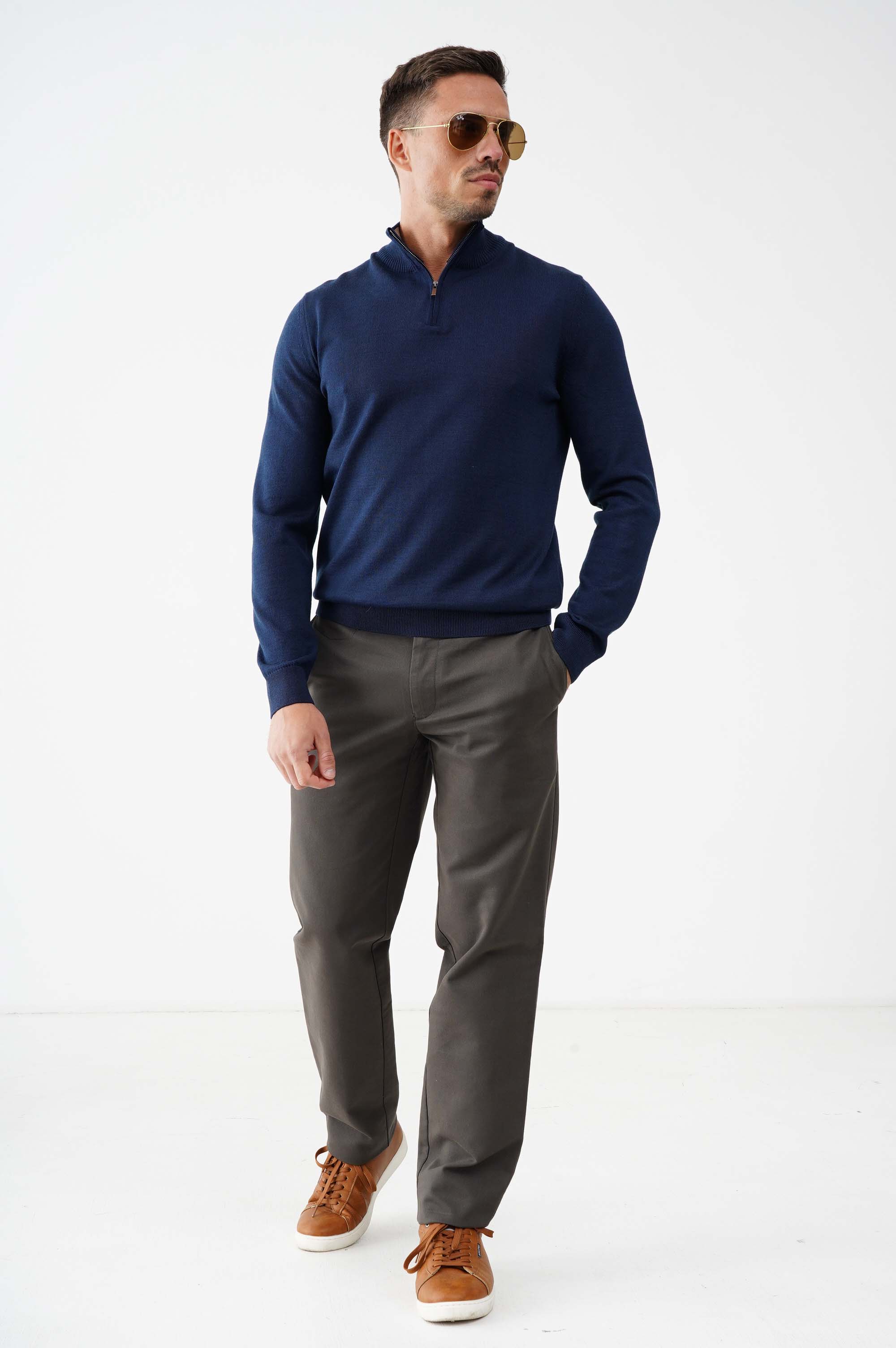 Светр  із блискавкою на комірі