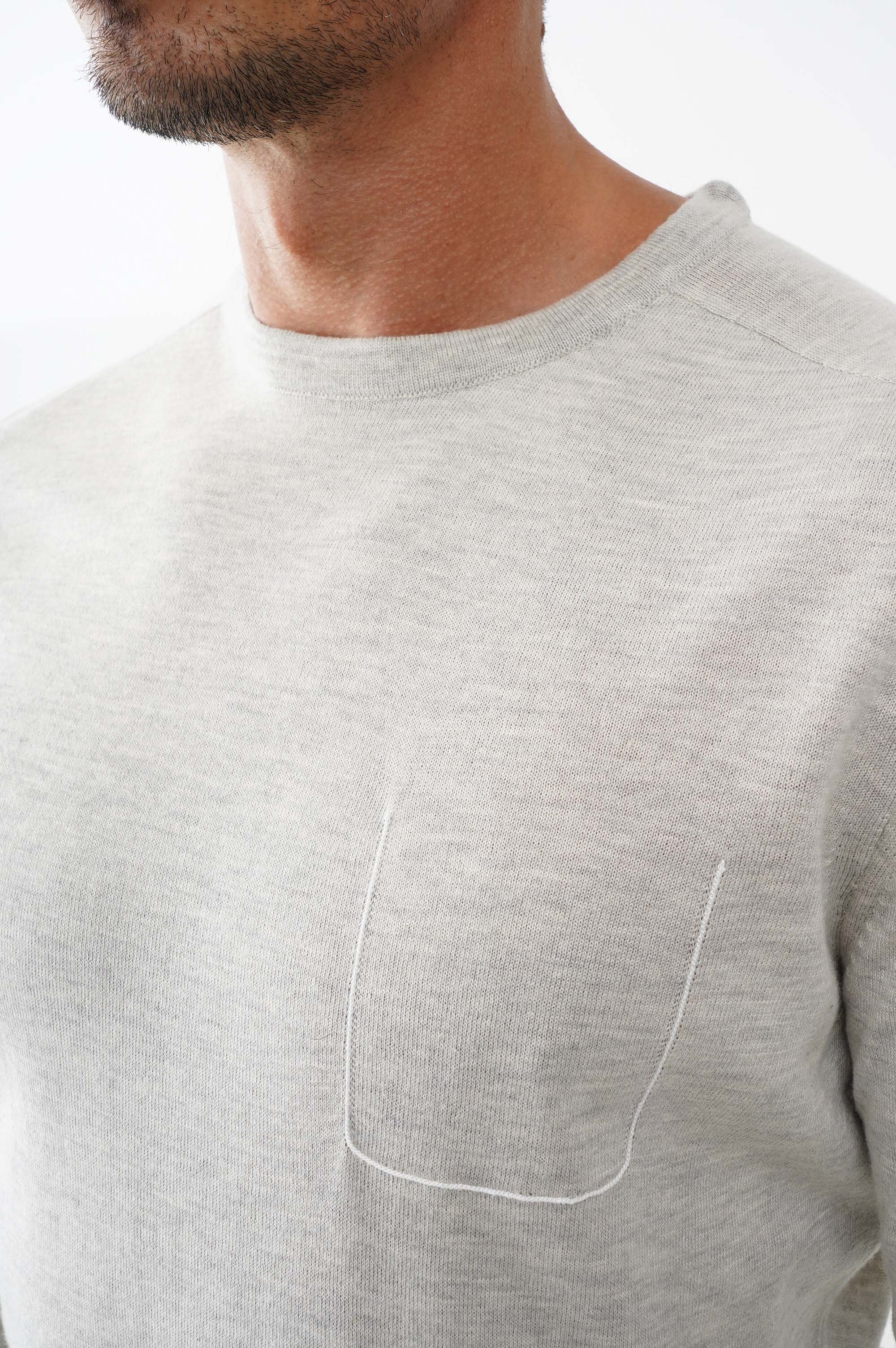 Светр з круглою горловиною