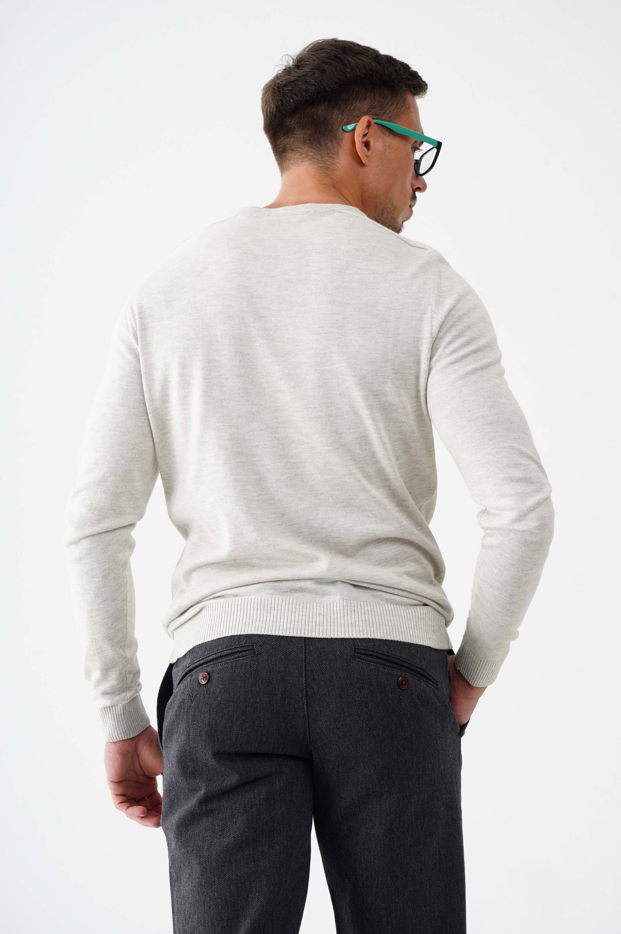 Светр з круглою горловиною