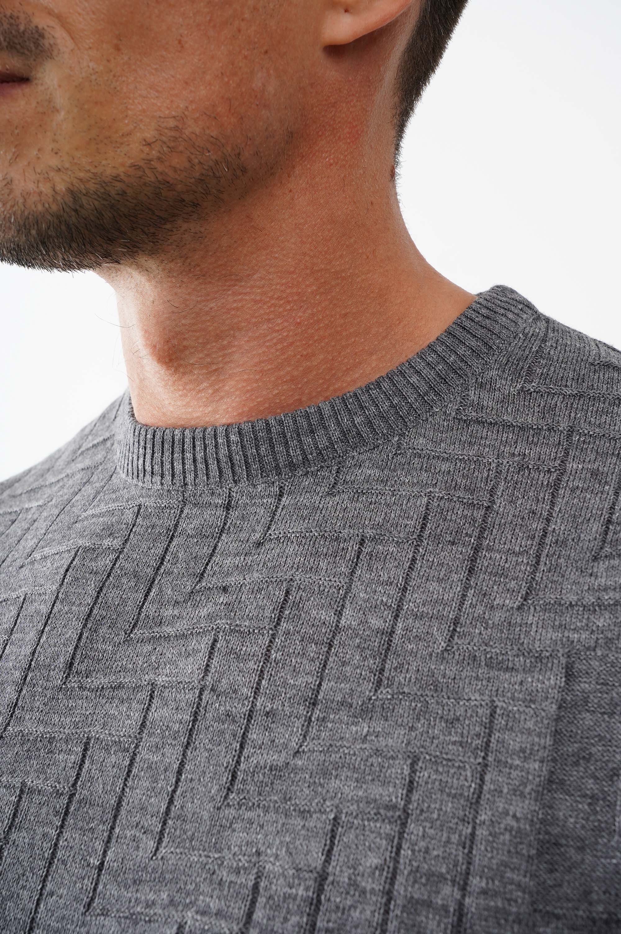 Фактурний светр із круглою горловиною