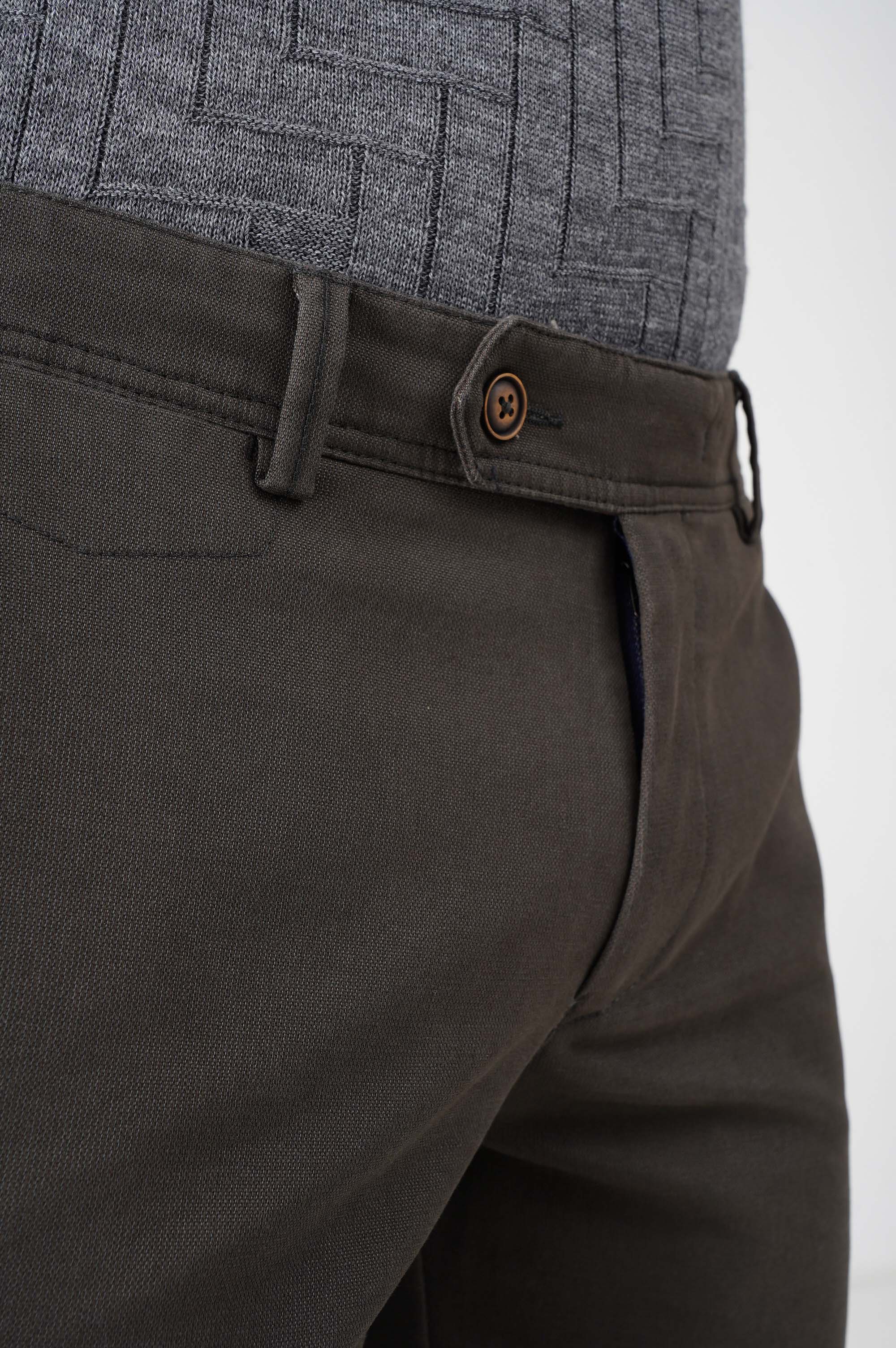 Фактурні штани вузького крою