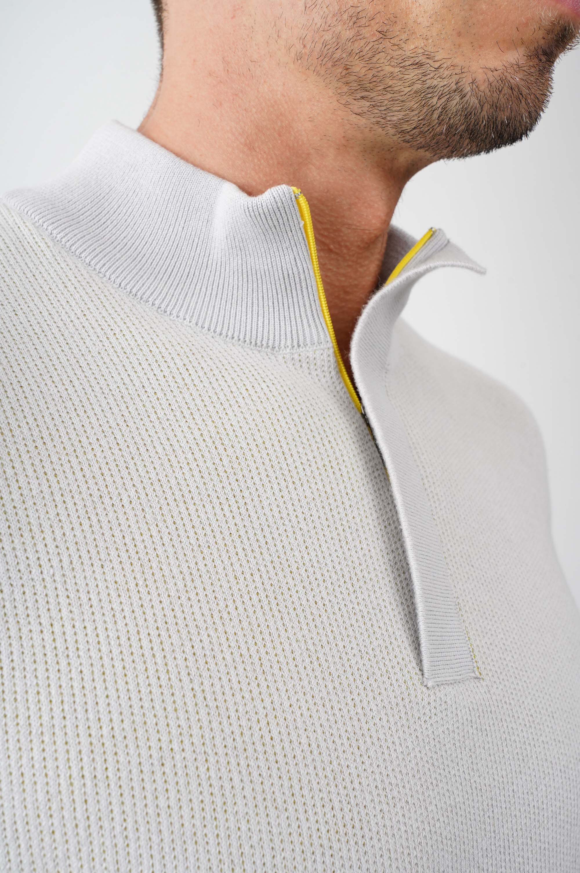 Светр  із коміром стійкою