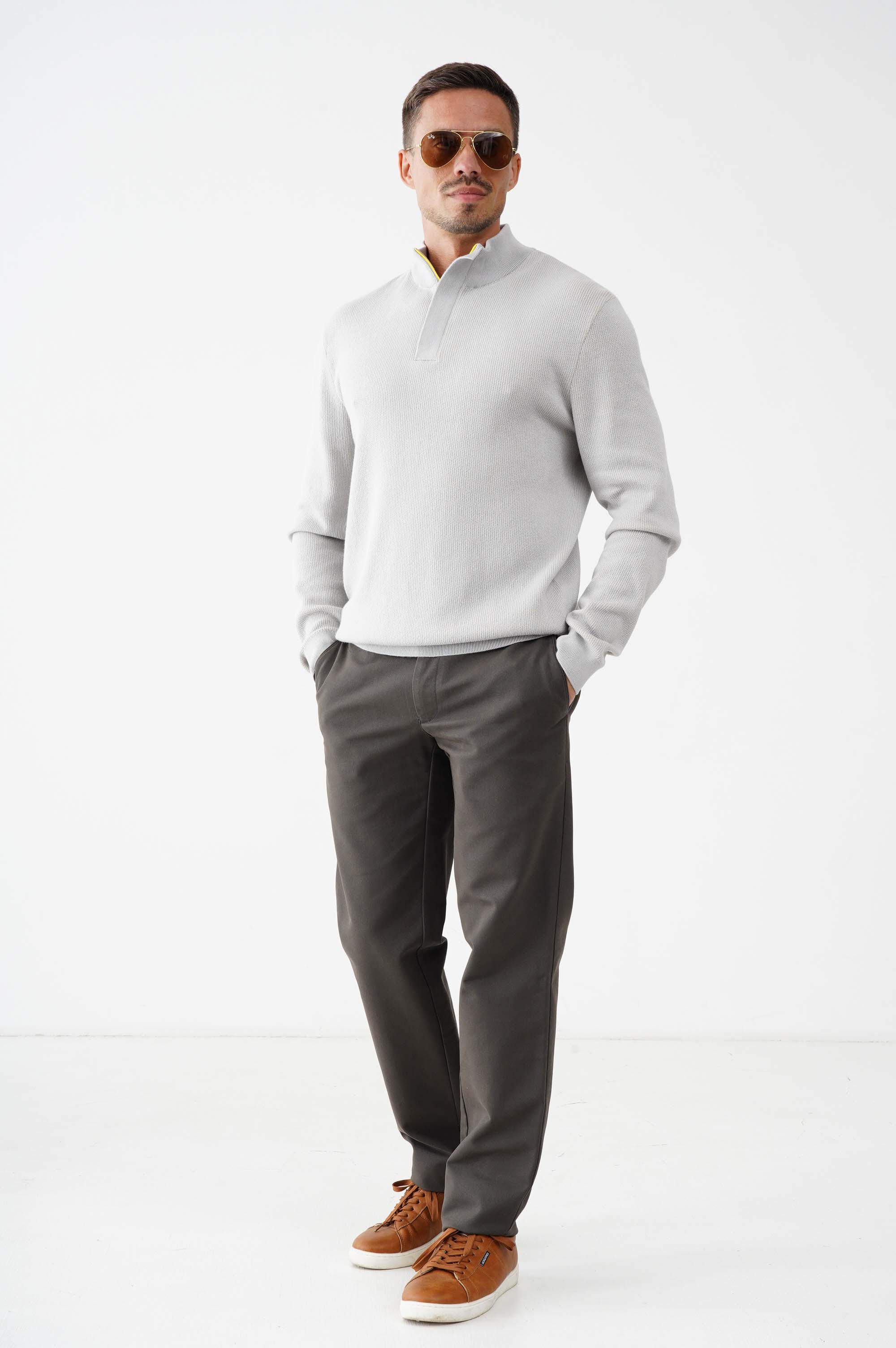 Светр  із коміром стійкою