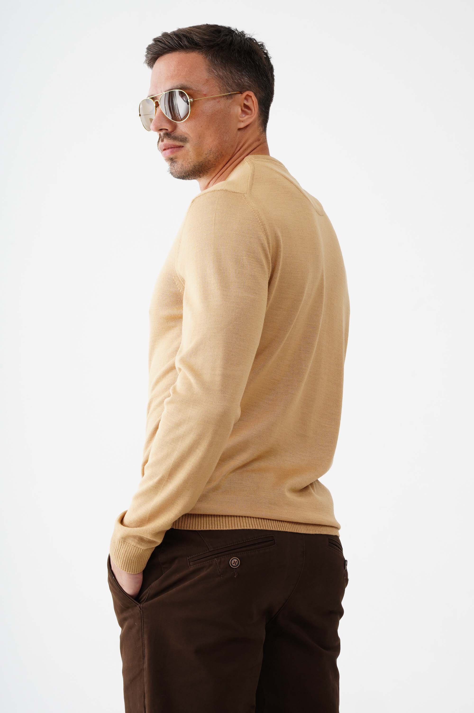 Светр на основі вовни