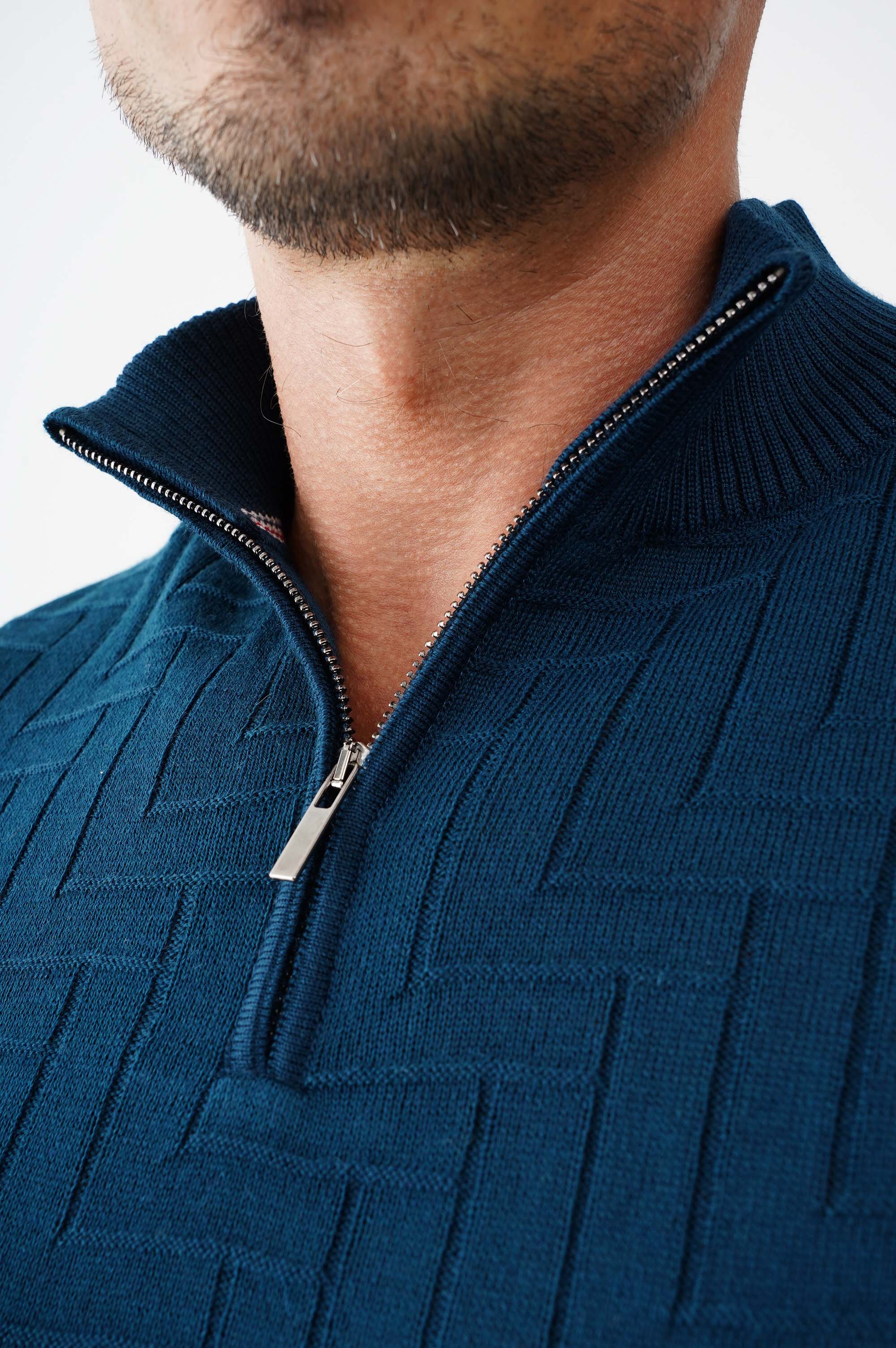 Светр  із блискавкою на комірі