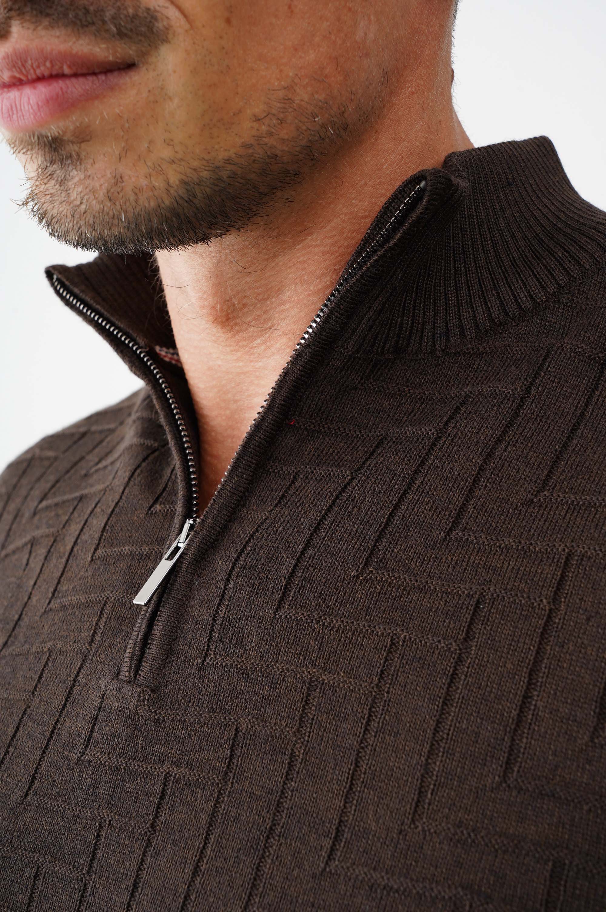 Светр  із блискавкою на комірі