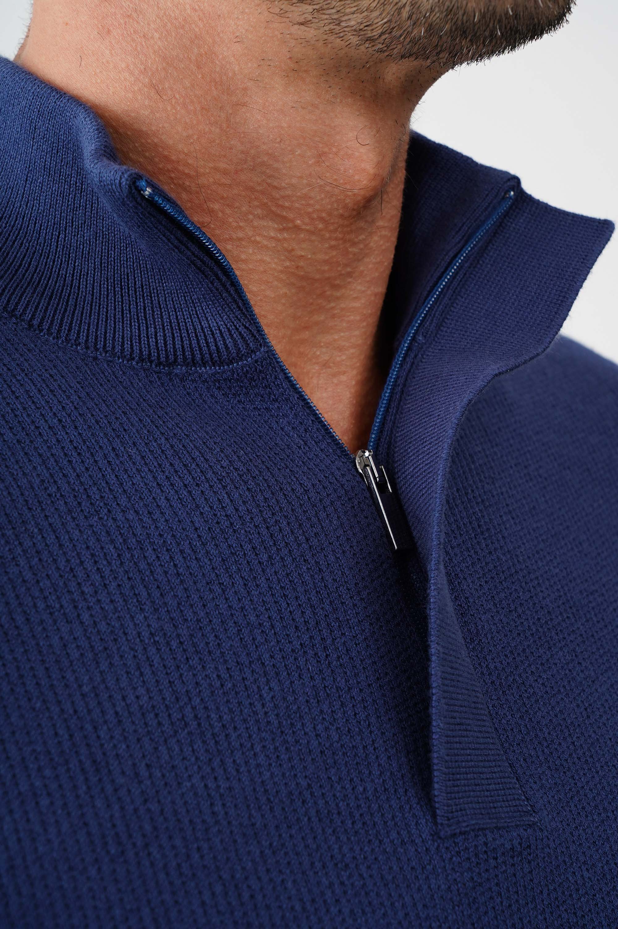 Светр  із коміром стійкою