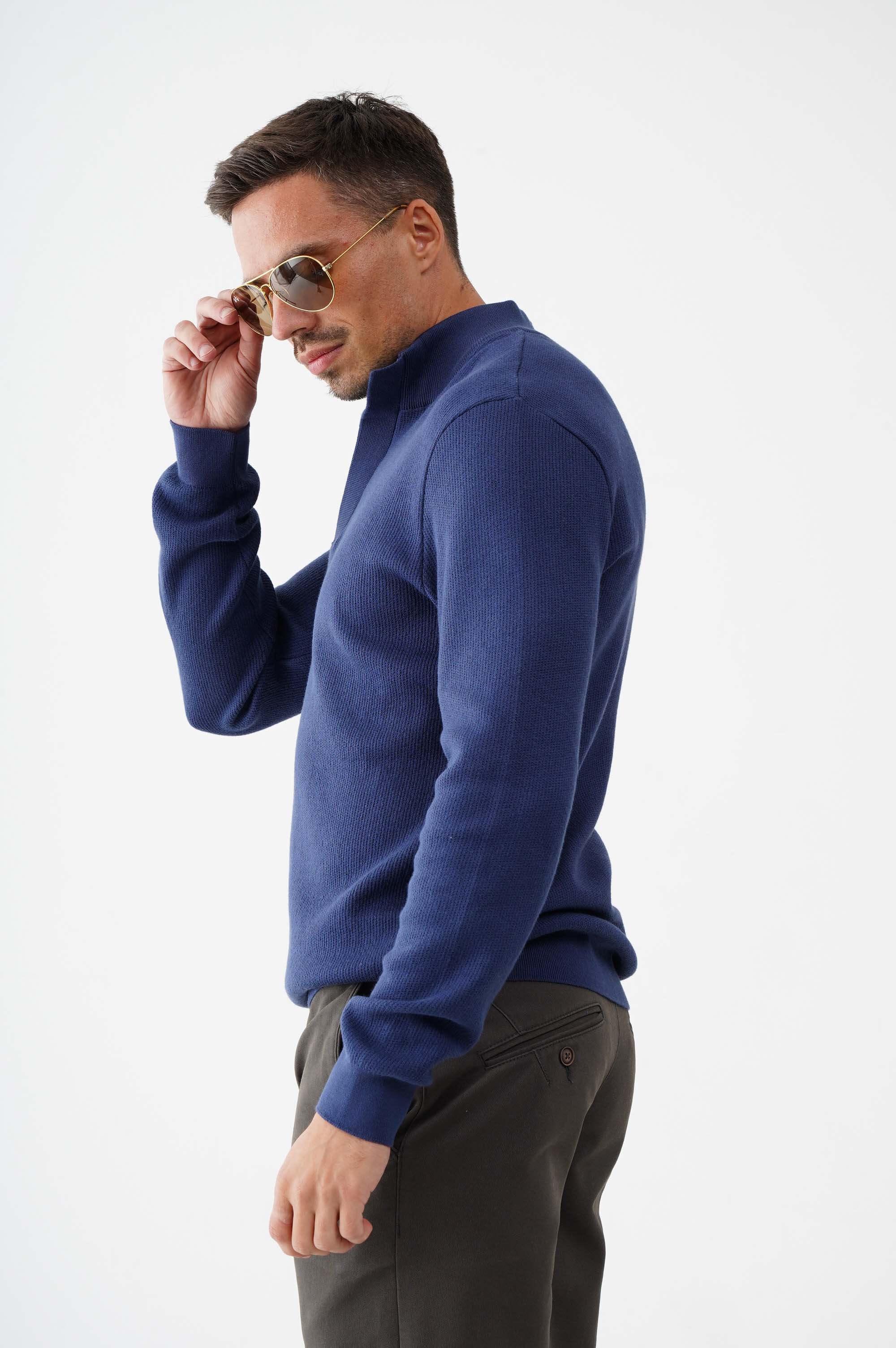 Светр  із коміром стійкою