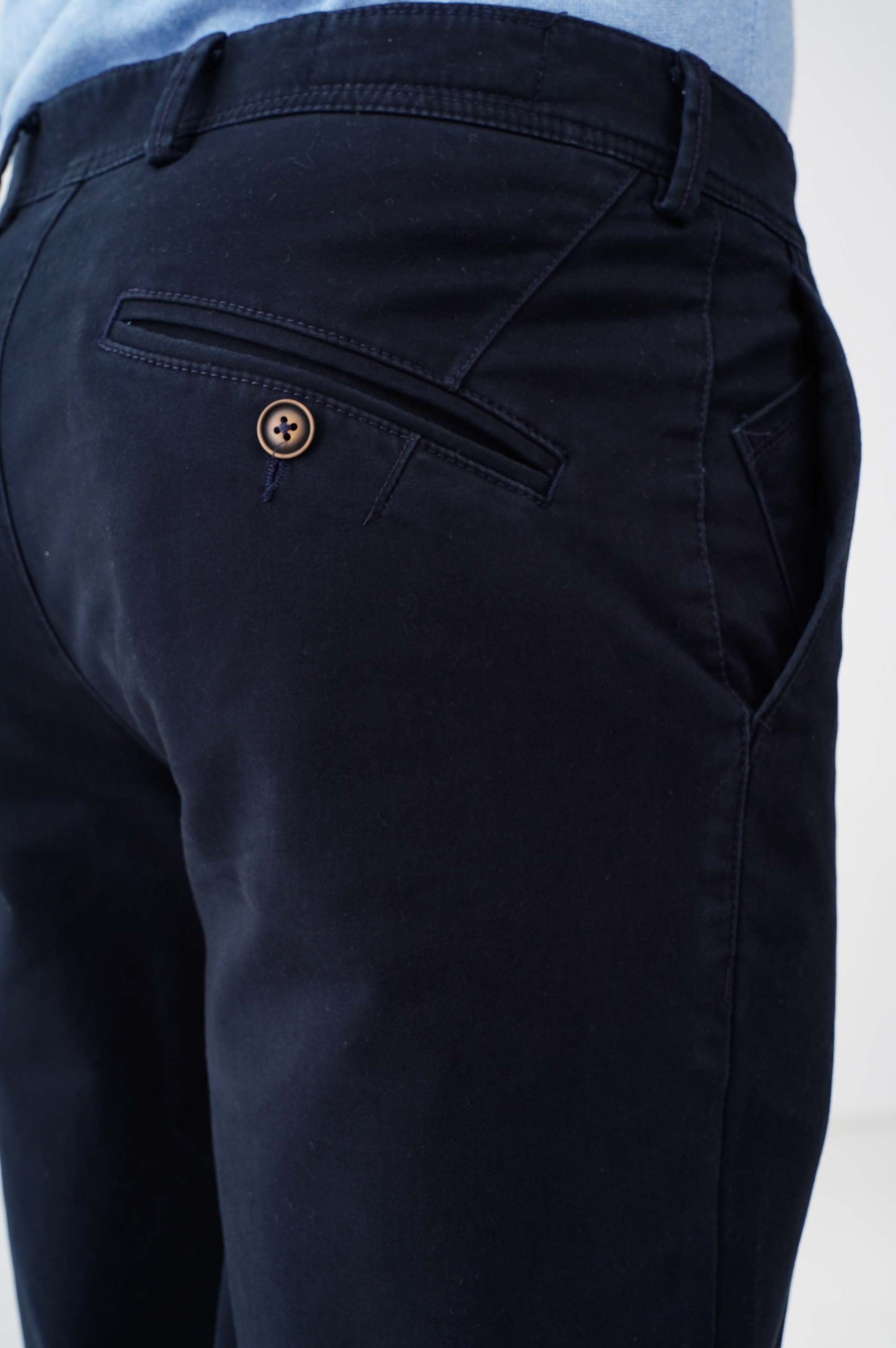 Штани вузького крою