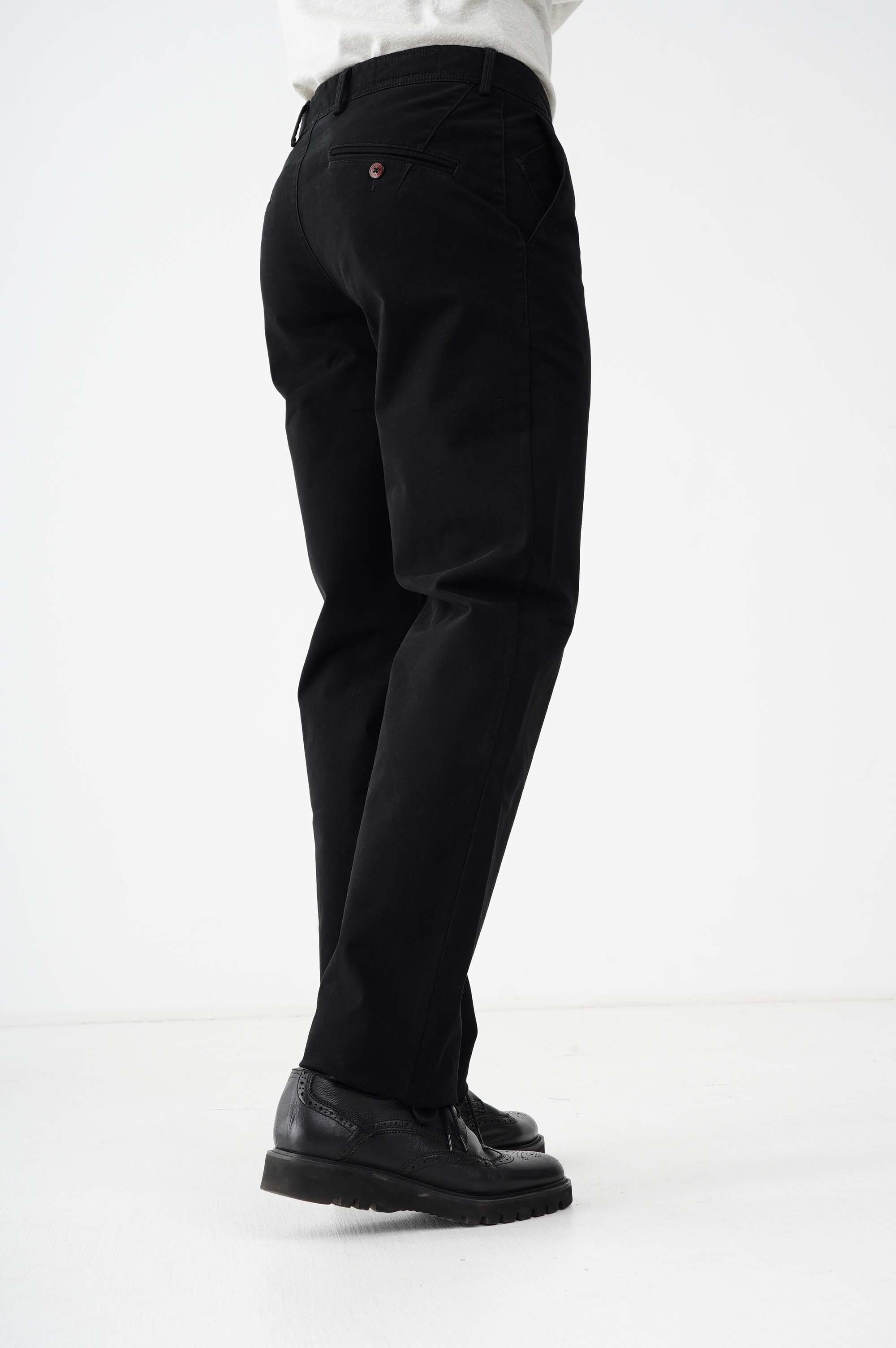 Штани вузького крою